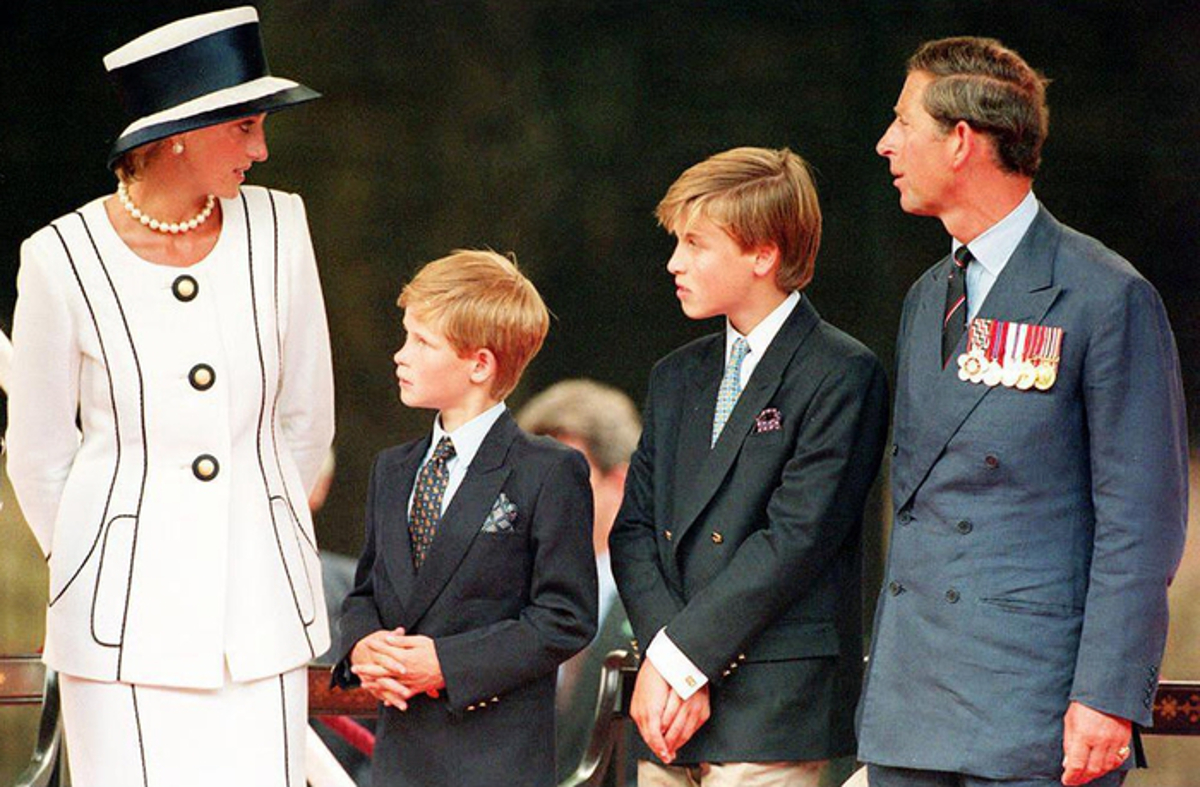principe harry con Diana famiglia reale