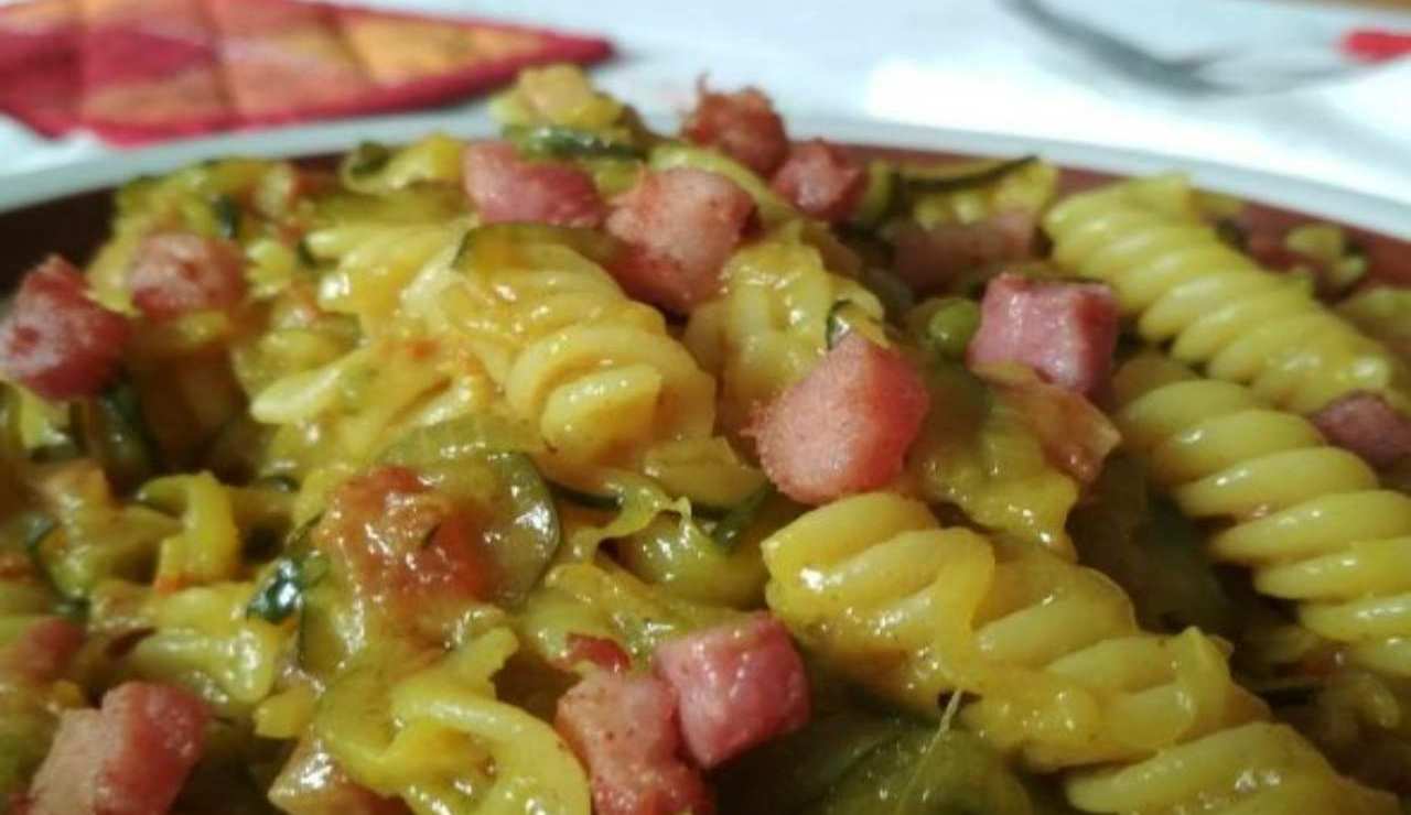 Pasta zucchine e pancetta ricetta