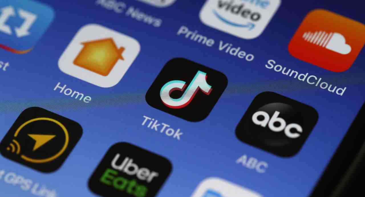 Tik Tok svolta sull'educazione