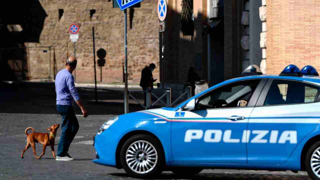 auto della polizia