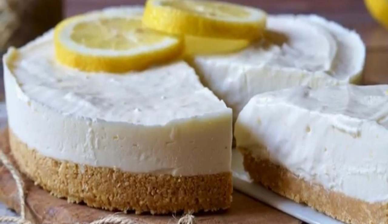Cheesecake al limone: un dolce gustoso e senza cottura. La ricetta facile