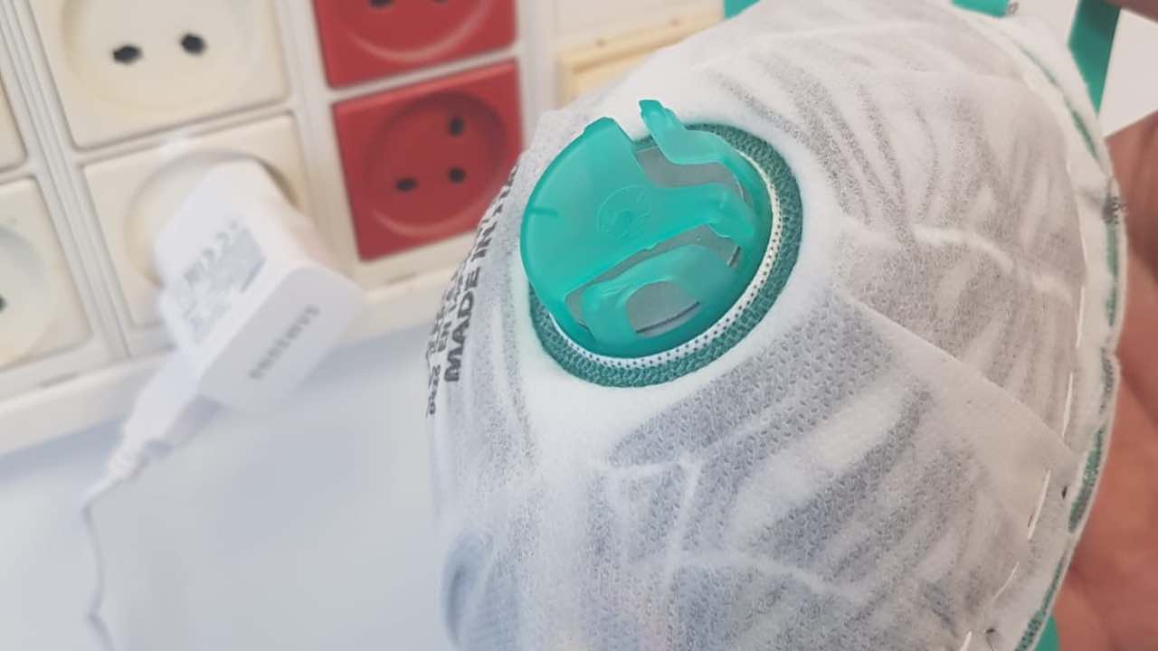 mascherina autoigienizzante autopulente