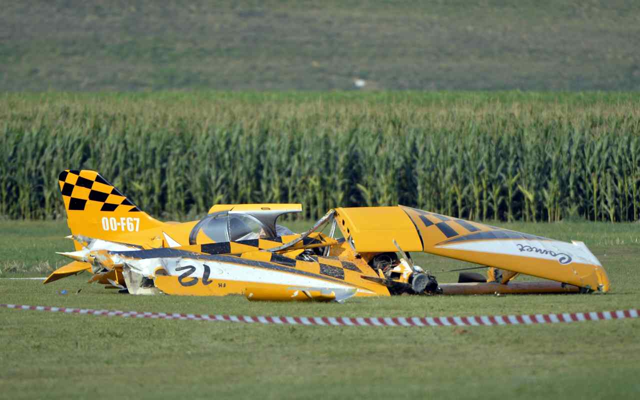 cremona aereo precipita due vittime