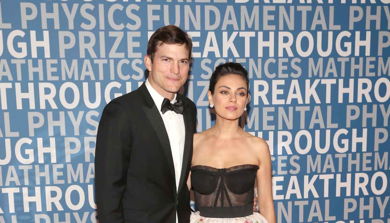 Ashton Kutcher con la moglie Mila Kunis