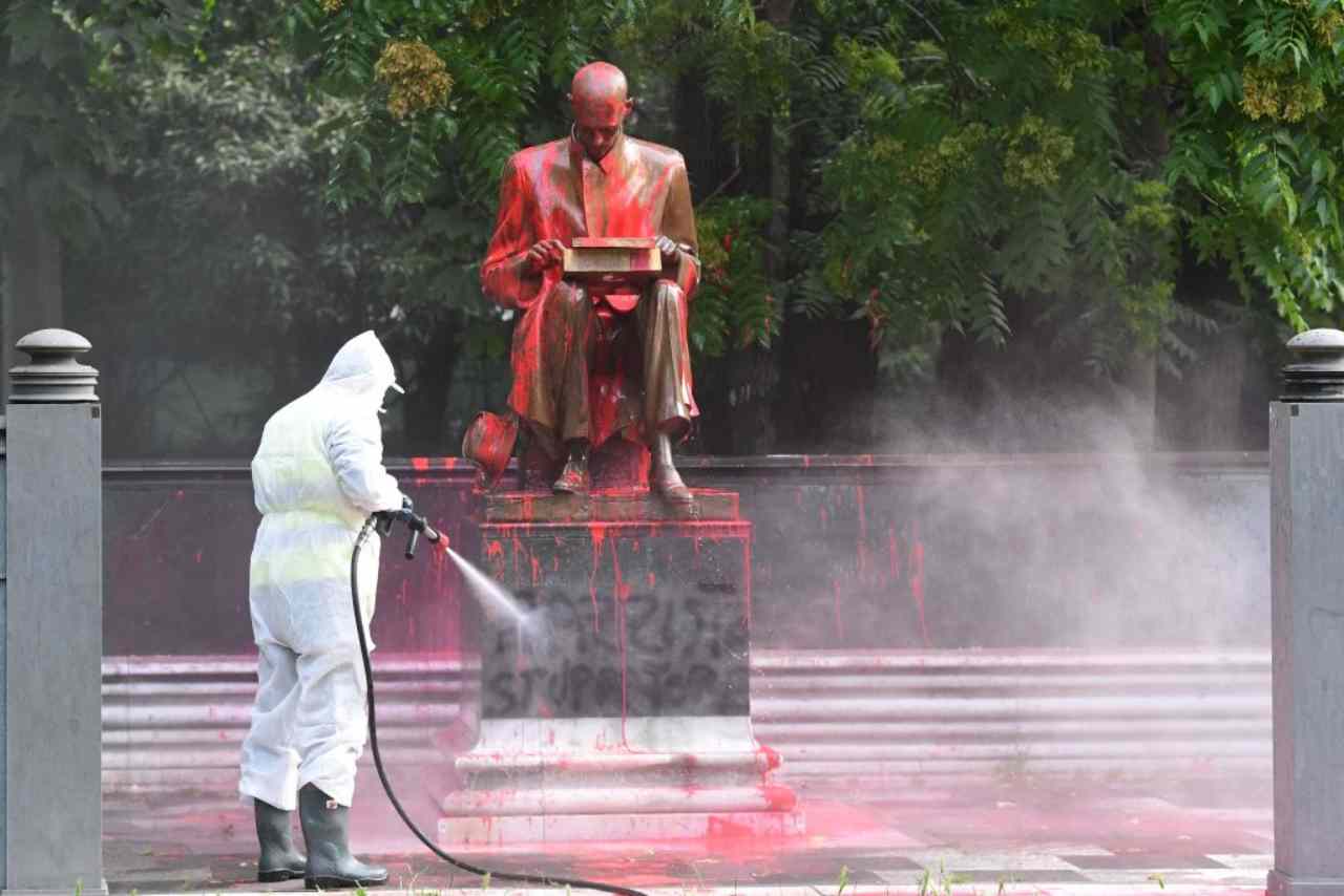 Statua Montanelli Milano