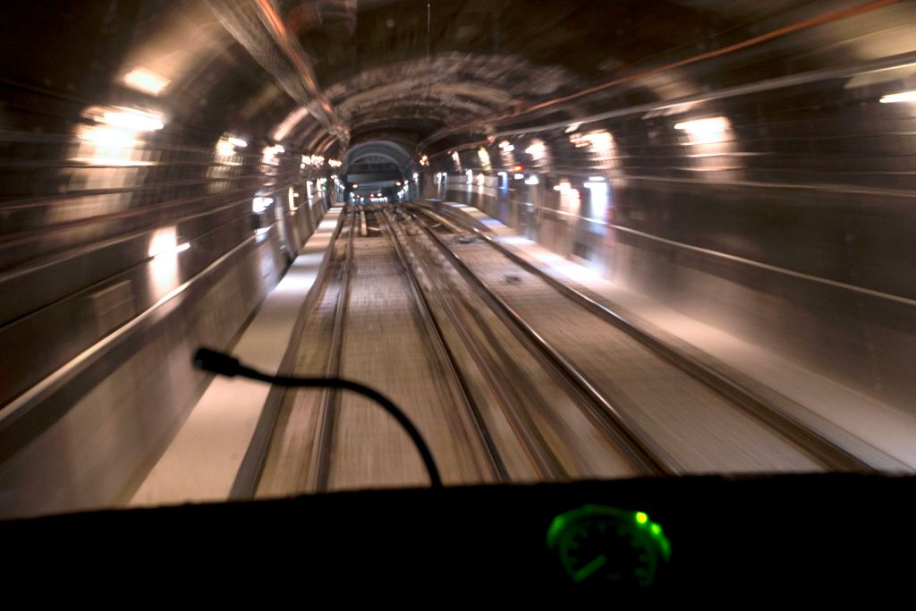 Metropolitana Napoli passeggeri galleria