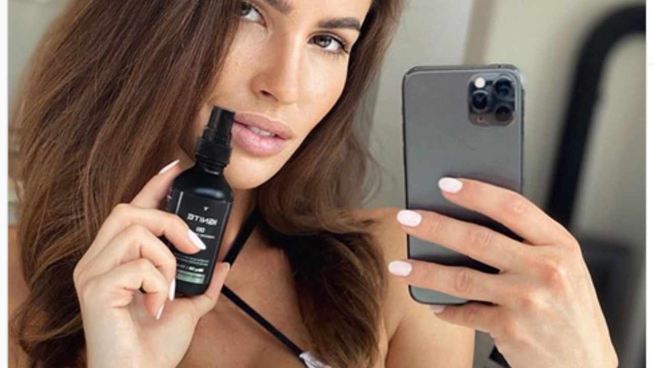 Lucia Javorcekova selfie super hot