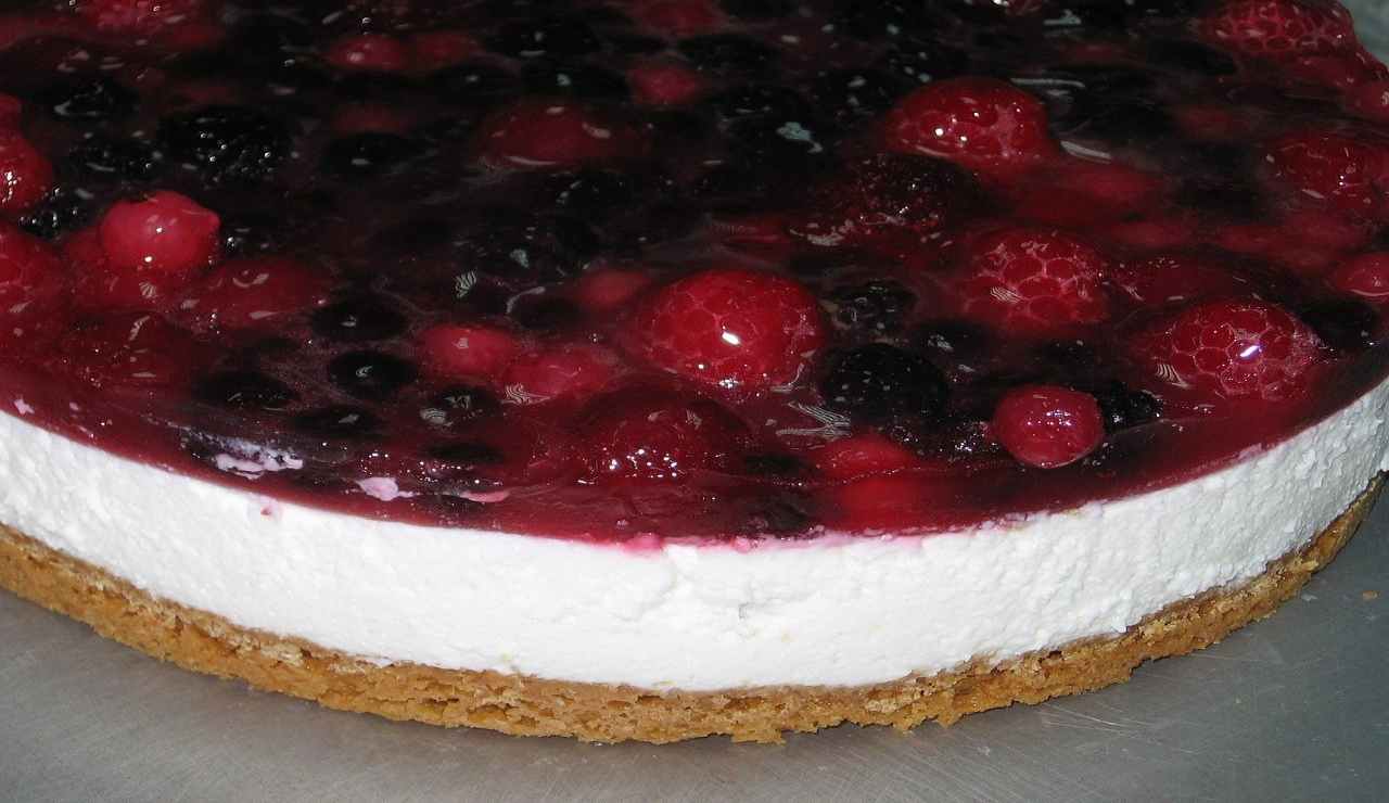 Cheesecake ai frutti di bosco: la ricetta del dolce senza cottura