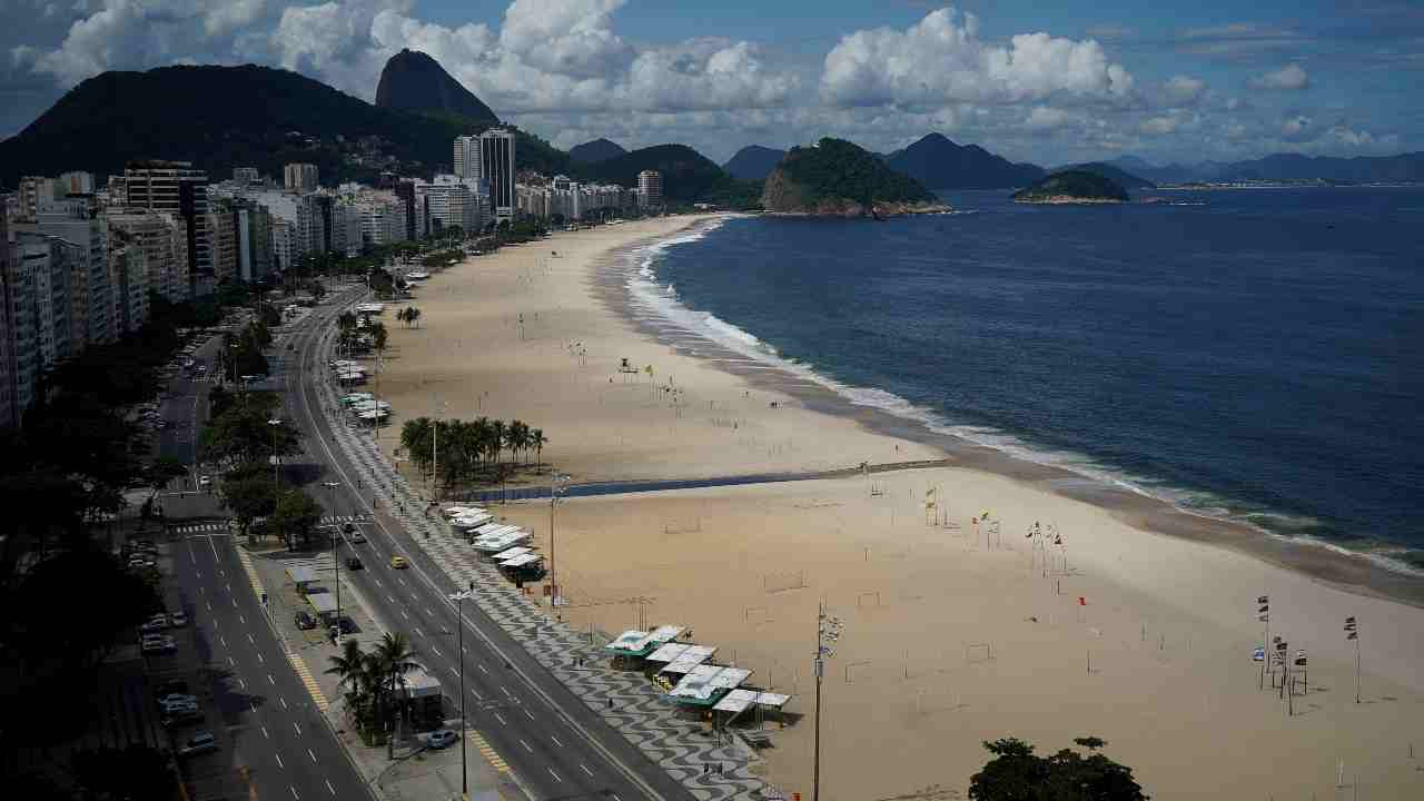 Tombe su spiaggia Copacabana