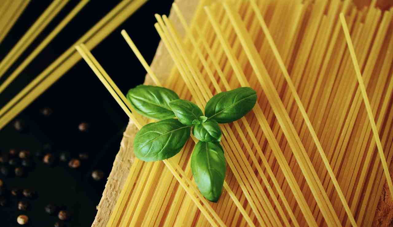 Spaghetti tricolore ricetta