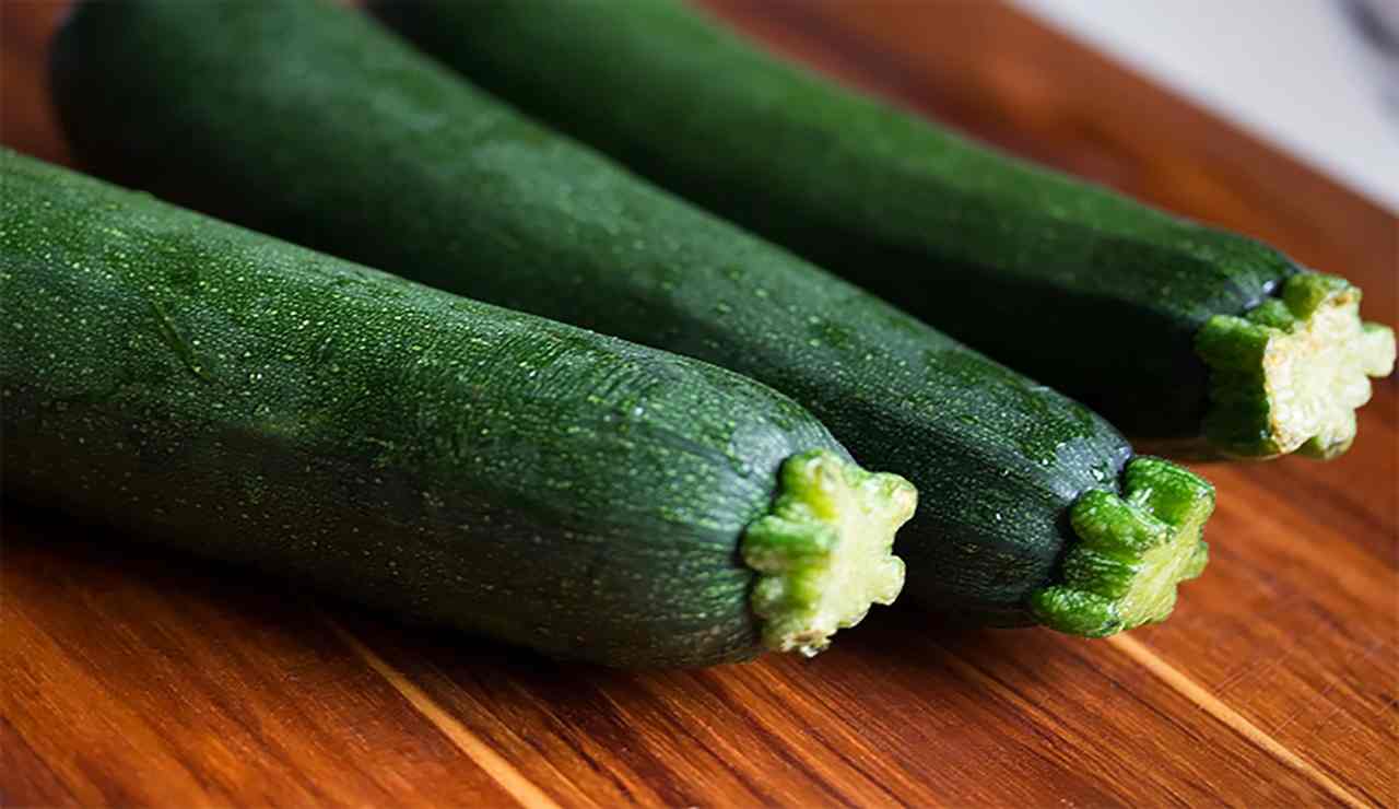 Zucchine da farcire con cotto e formaggio. Ricetta