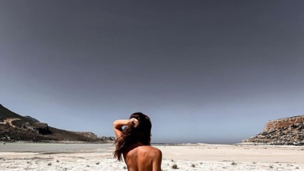 Lucia Javorcekova nuda su Instagram: slip dimenticati - Foto