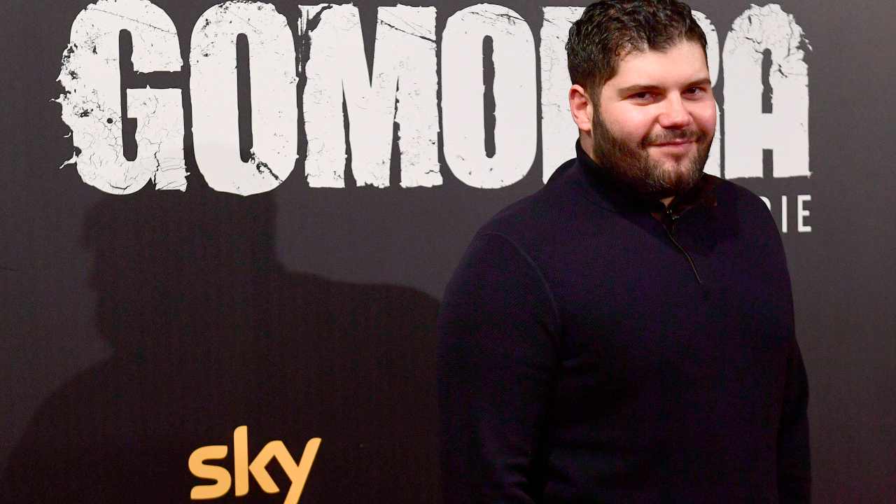 Salvatore Esposito operato: cos'è successo a Genny Savastano