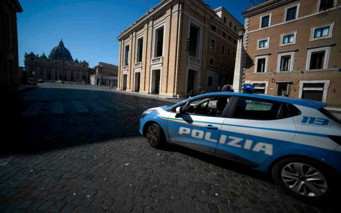 incidente napoli polizia 