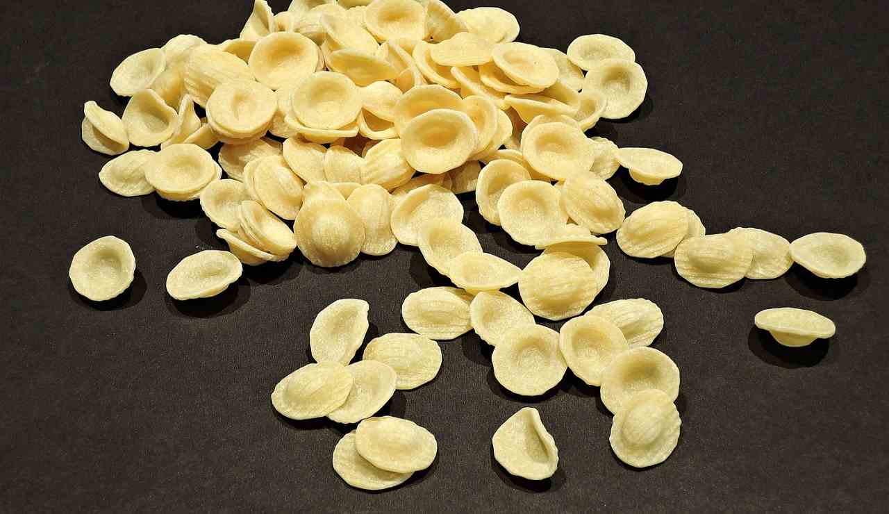 Orecchiette con broccoli e pancetta ricetta