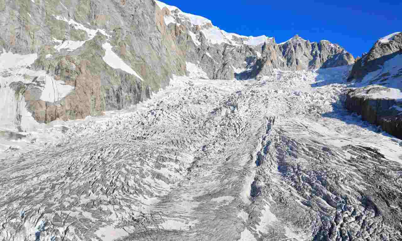 valle d'aosta evacuazione ghiacciaio