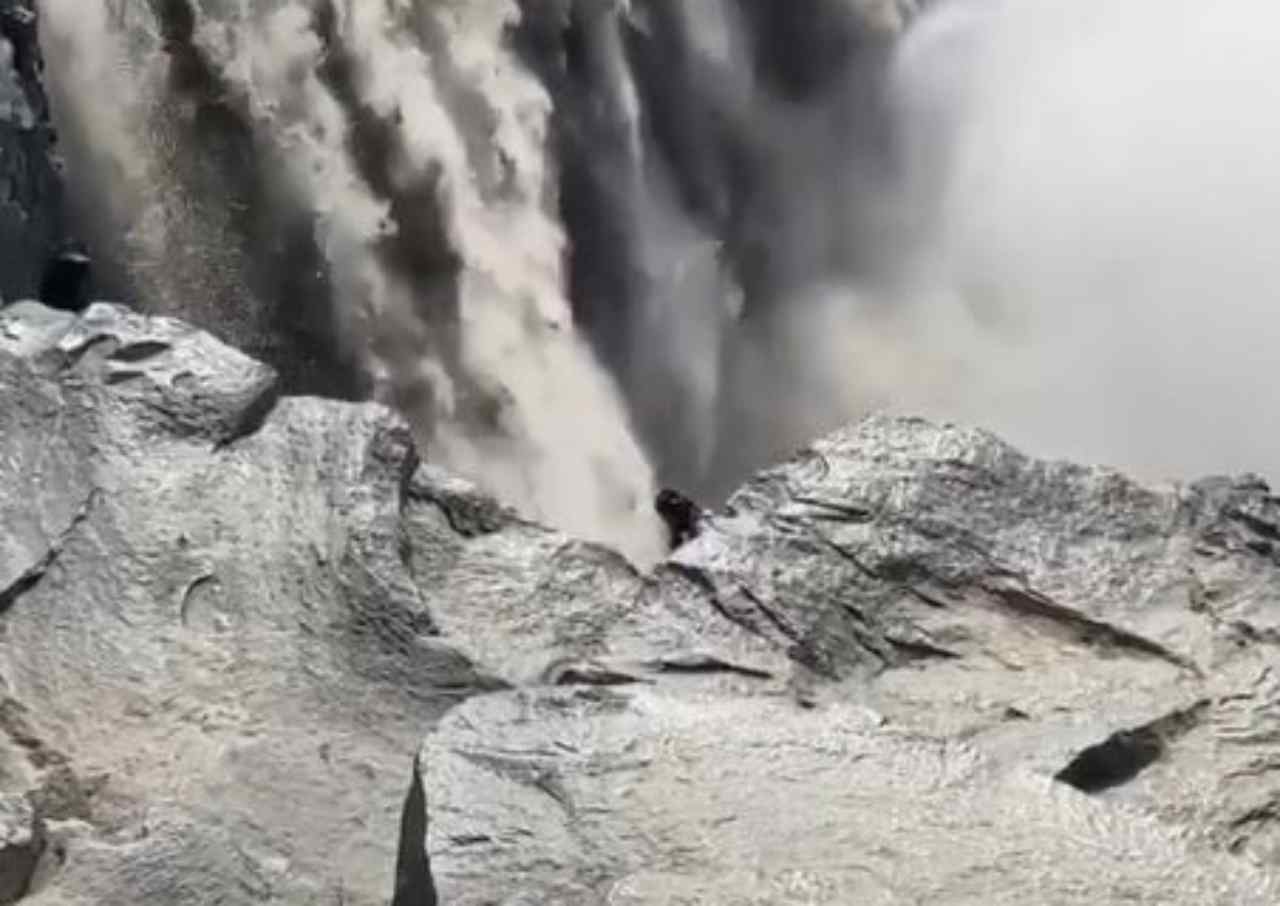 Islanda Creatura Cascate