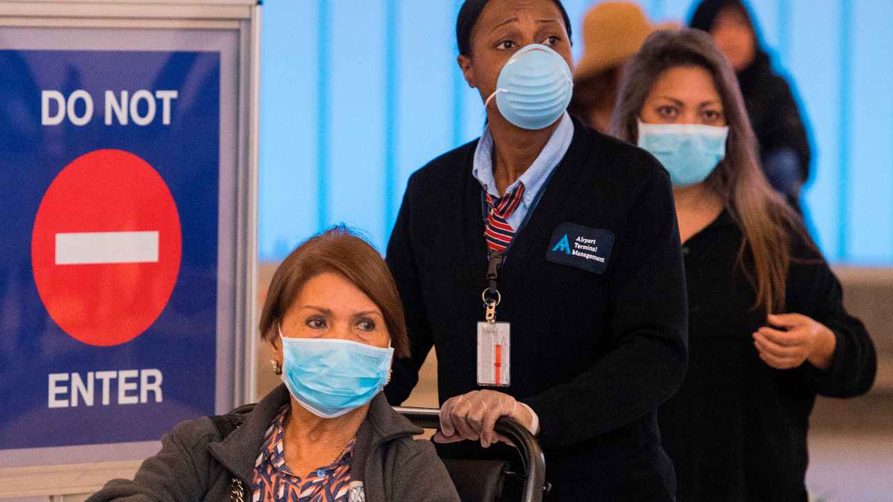 usa coronavirus persone in fila mascherina