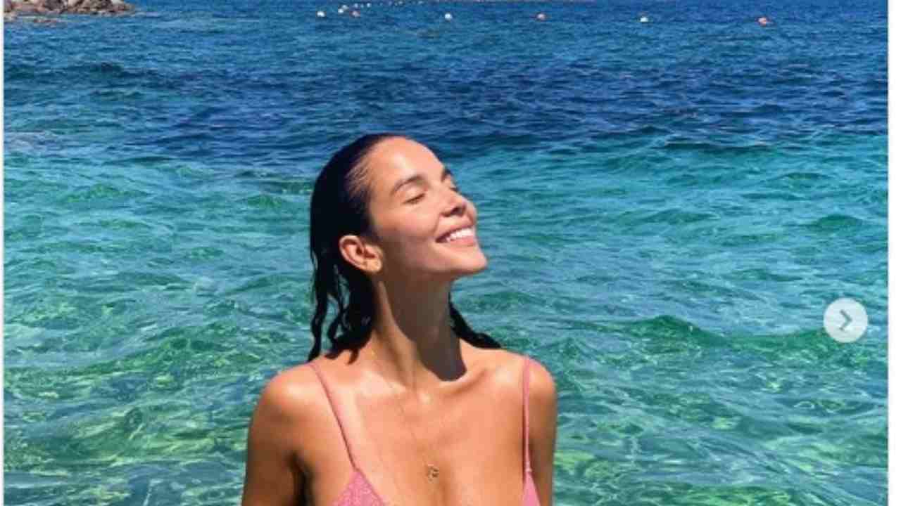 Paola Di Benedetto in bikini: super decollete - Foto