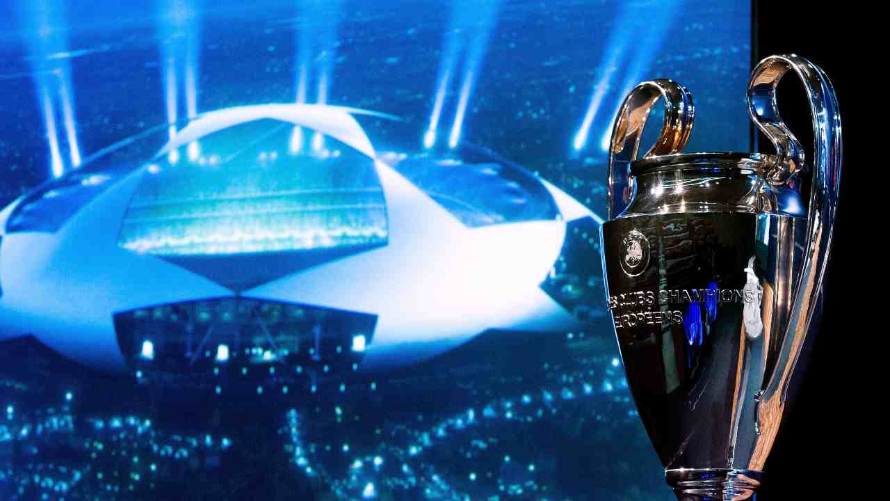 Champions League, atleti positivi al Covid: cancellata una gara