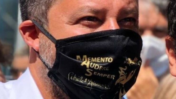 Salvini, richiami fascisti sulla mascherina: "memento audere semper" - FOTO