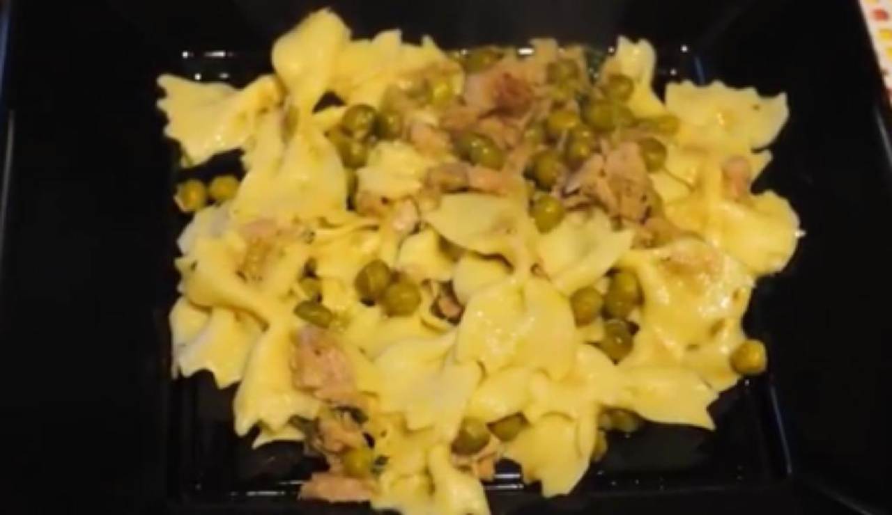 Farfalle tonno e piselli ricetta