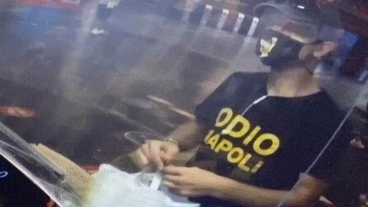 Milano| In metro con maglia "odio Napoli", edicolante non lo serve