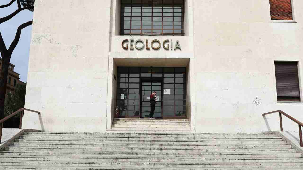 riapertura università