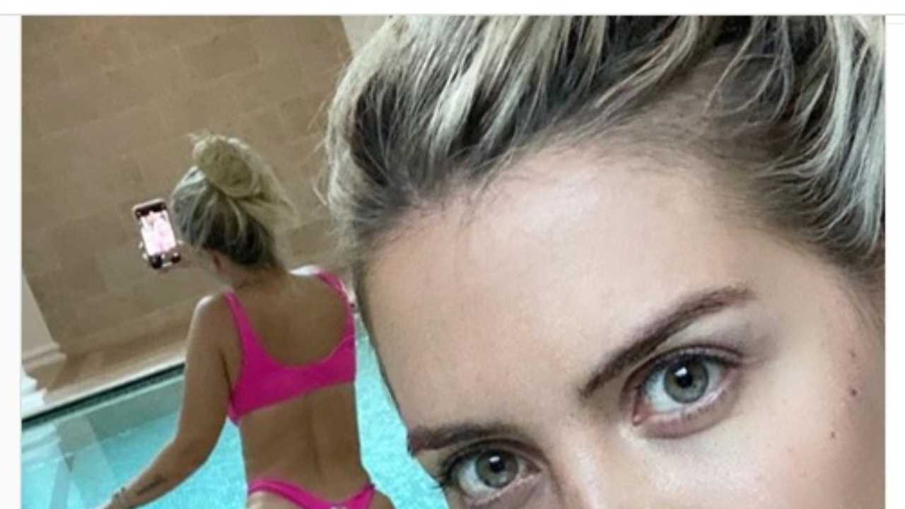Wanda Nara, selfie birichino: spunta il lato B - Foto