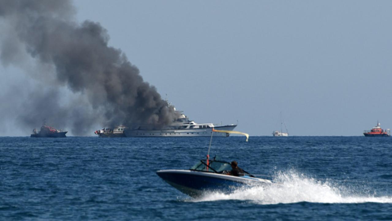 incendio yacht sardegna