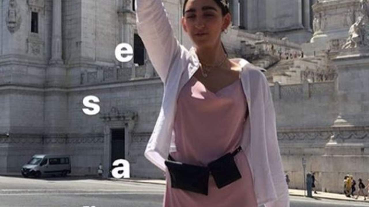 Armine Harutyunyan, saluto fascista a Roma: "Era uno scherzo" - FOTO