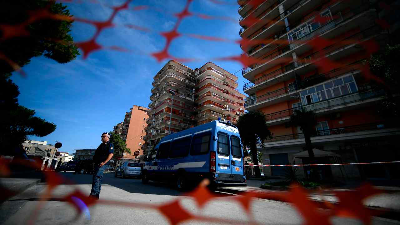 finti poliziotti milano