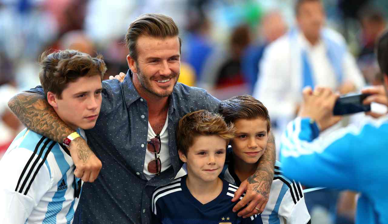 Romeo Beckham con papà David e i fratelli Brooklyn e Cruz