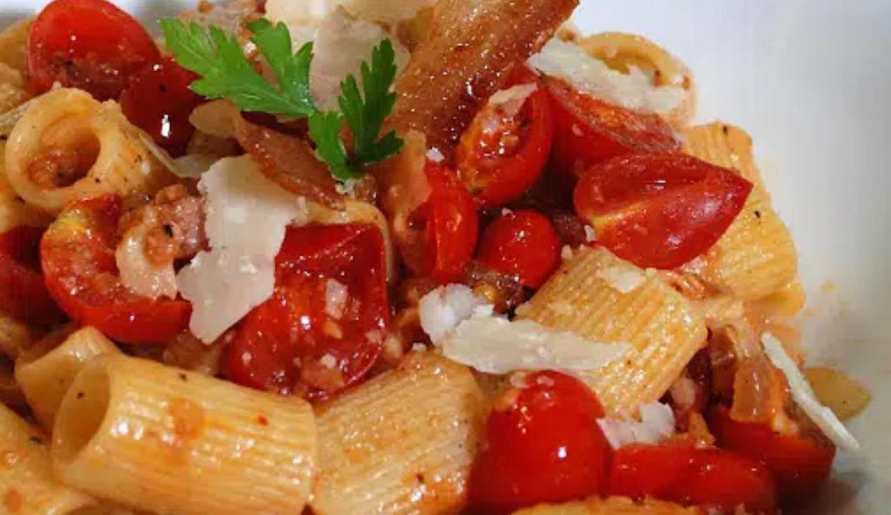 Ricetta rivisitata pasta all’amatriciana: velocissima da preparare