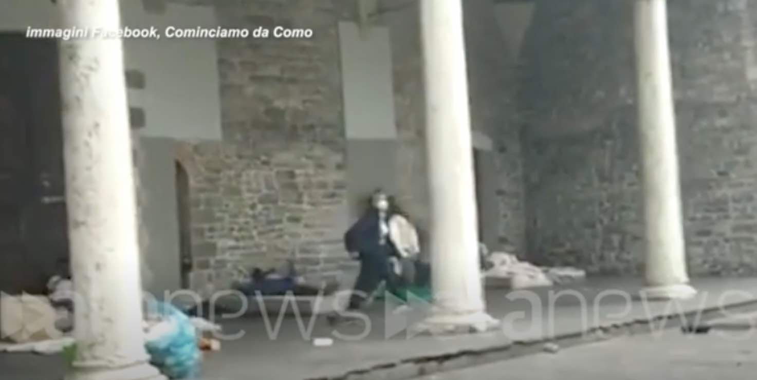 como assessora strappa coperta senzatetto