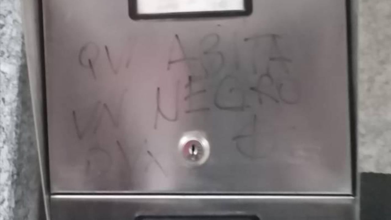 razzismo valtellina delebio scritte