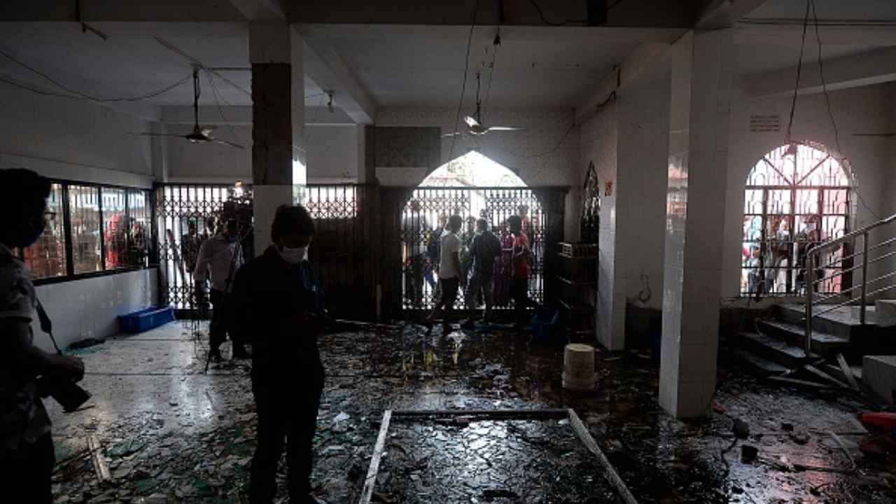 esplosione moschea bangladesh