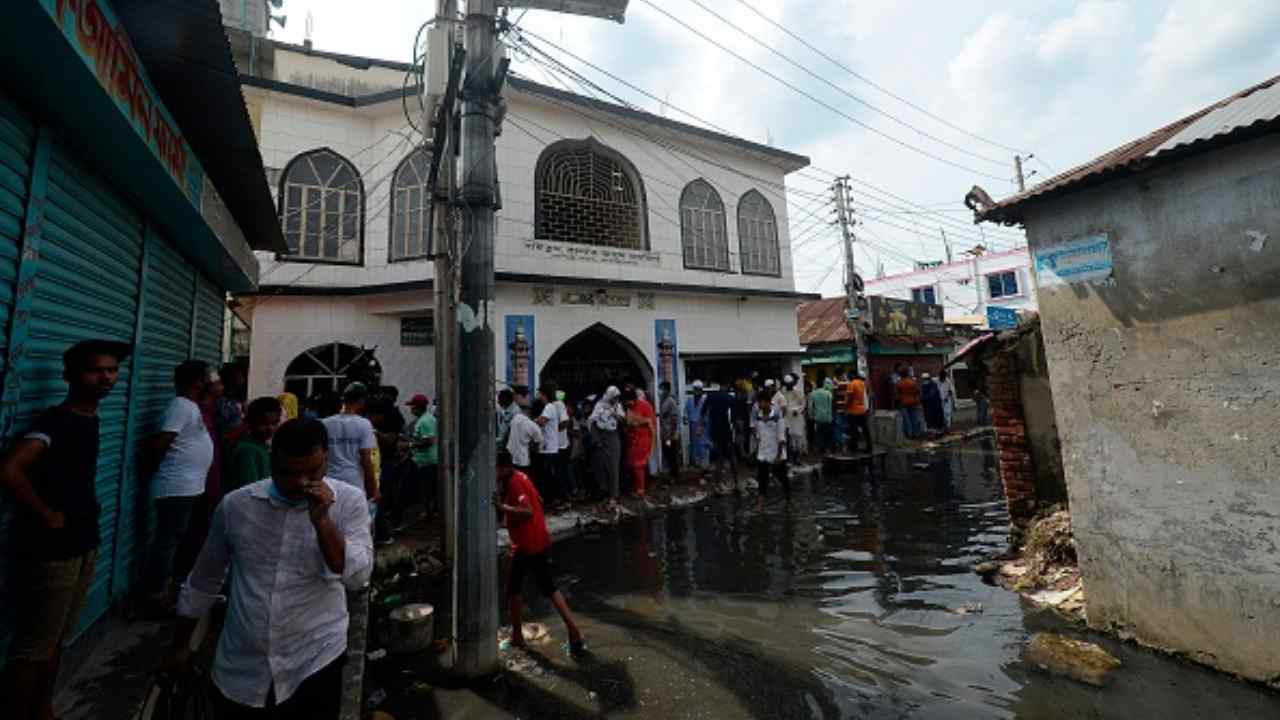 esplosione moschea bangladesh