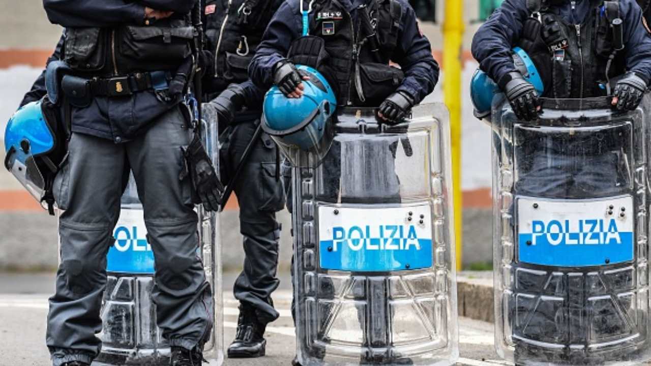 milano poliziotti indagati lesioni