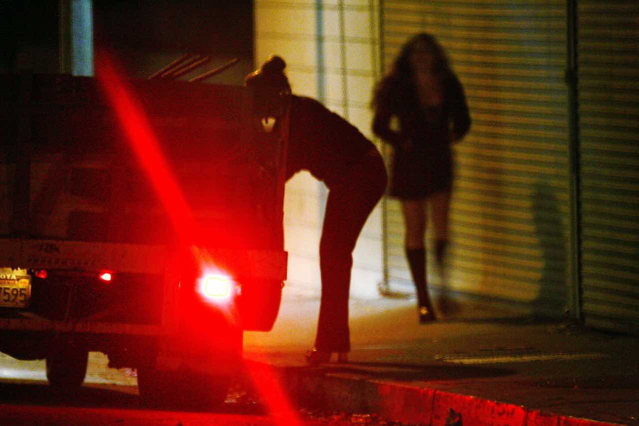 prostituta polizia 10 euro sconto