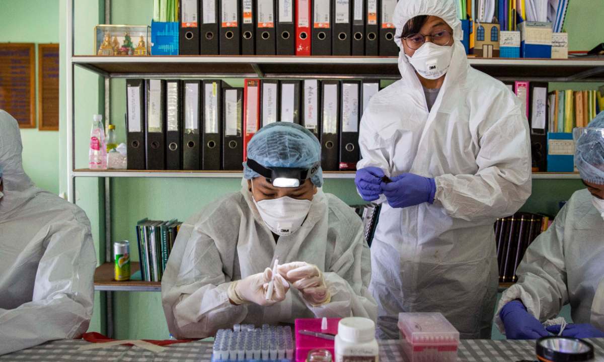 Ricercatori al lavoro