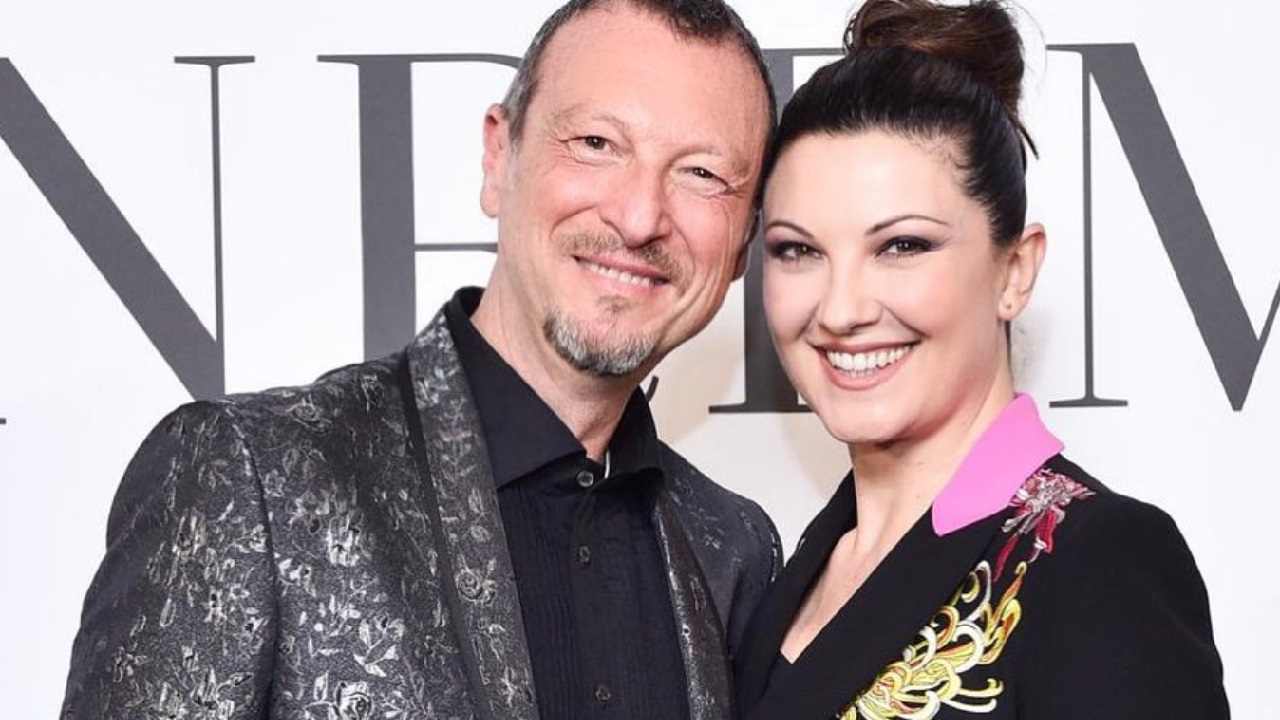 Amadeus e Giovanna selfie natalizio