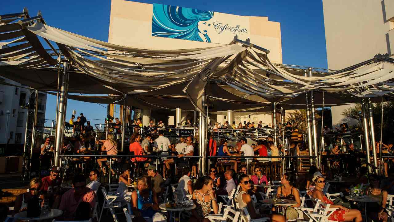 Lutto nella musica - cafè del mar Ibiza