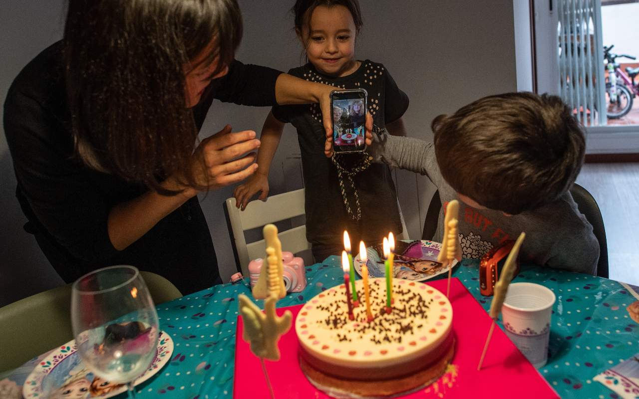 madre positiva al compleanno