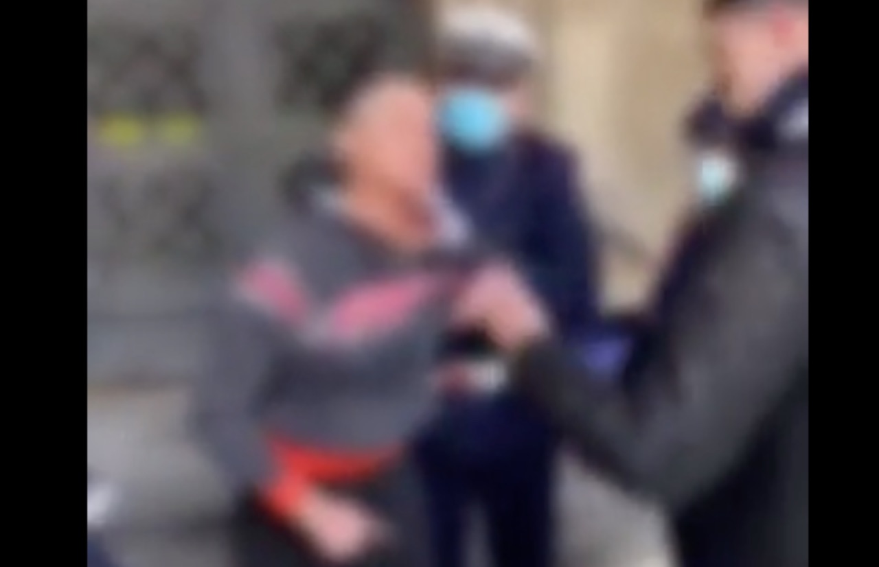 donna non ha la mascherina video