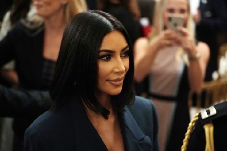 kim kardashian ologramma regalo kanye west