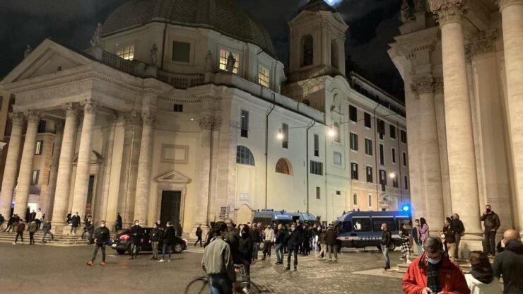 Polizia in Piazza del popolo