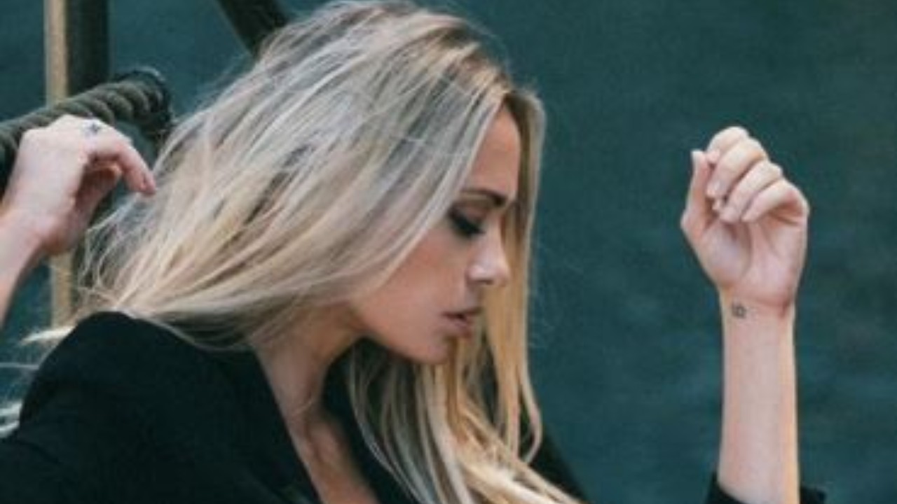 martina stella abito nero