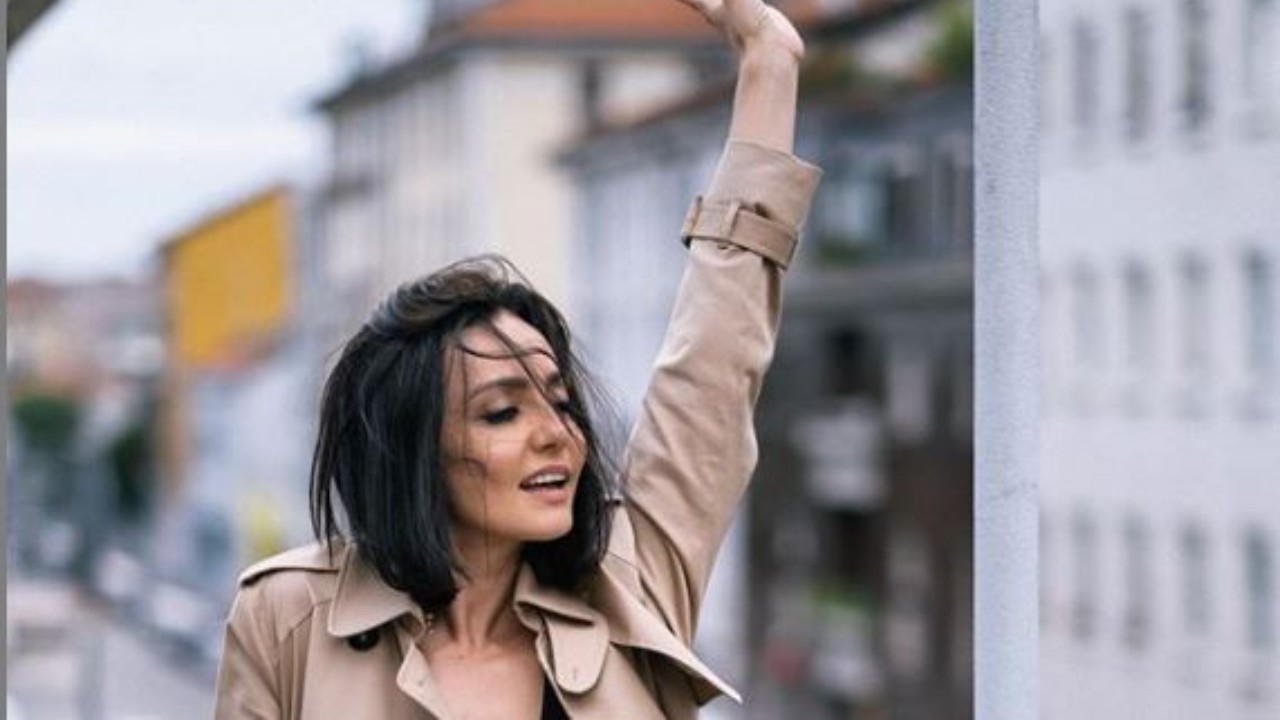 Ambra Angiolini, impermeabile