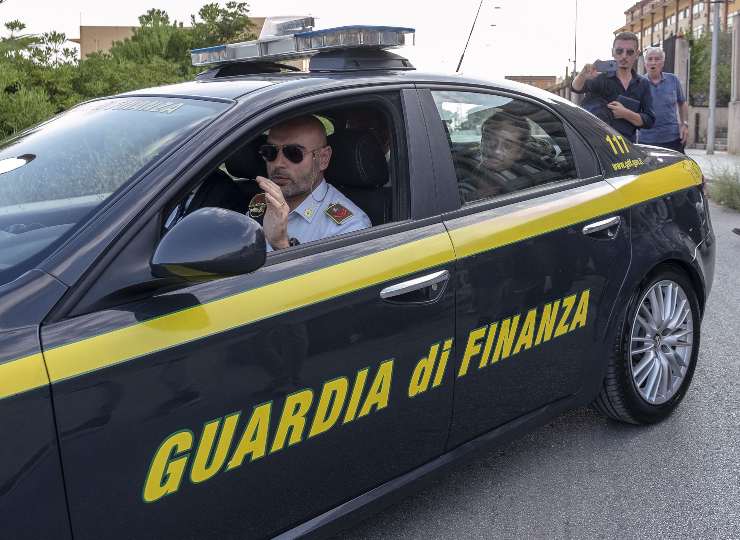 Auto guardia di finanza 